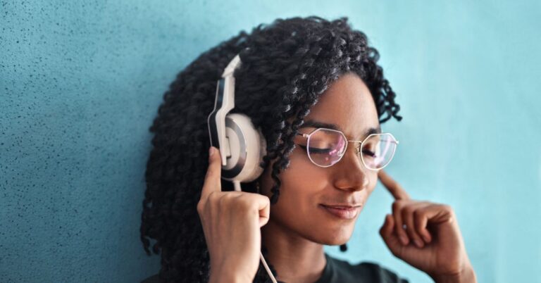 18 Ways to Get Paid by Just Listening to Music Using Your Phone or Computer