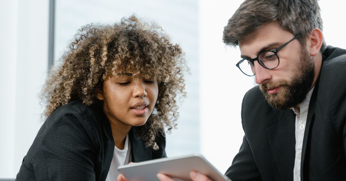 couple browsing the internet - Ways in Which to Diversify Income to Reach Your Money Goals Fast