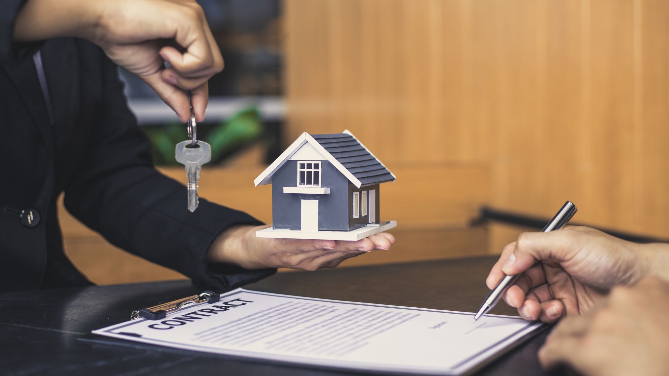 A person signing for mortgage