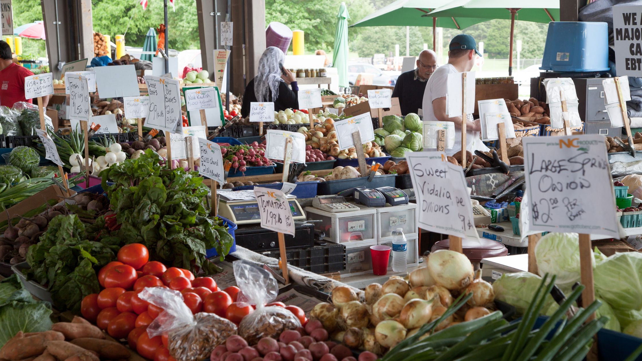 picture of produce at the farmers' market