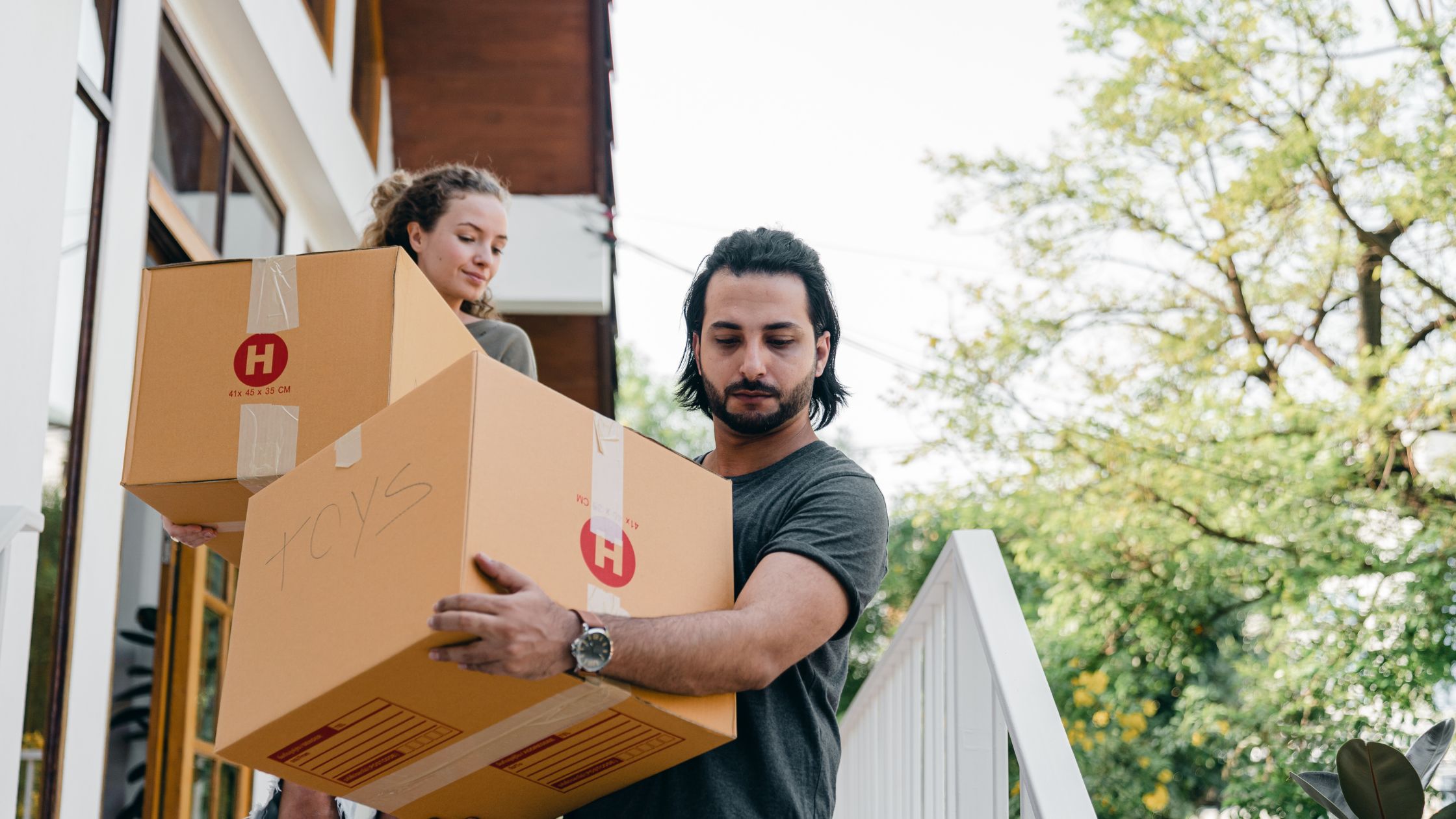 man and woman shifting from an apartment